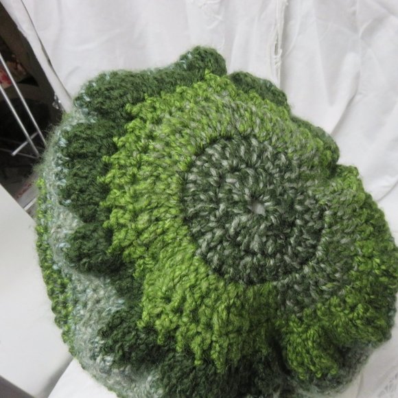 HAND CROCHET HAT OF VARIEGATED GREEN COLORS/UNISEX - Picture 2 of 9